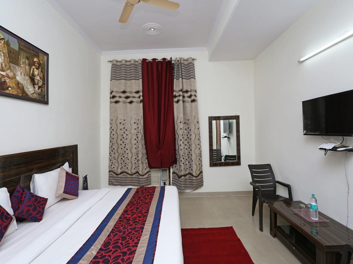 Oyo 8910 Celeste Inn Greater Noida Exterior foto