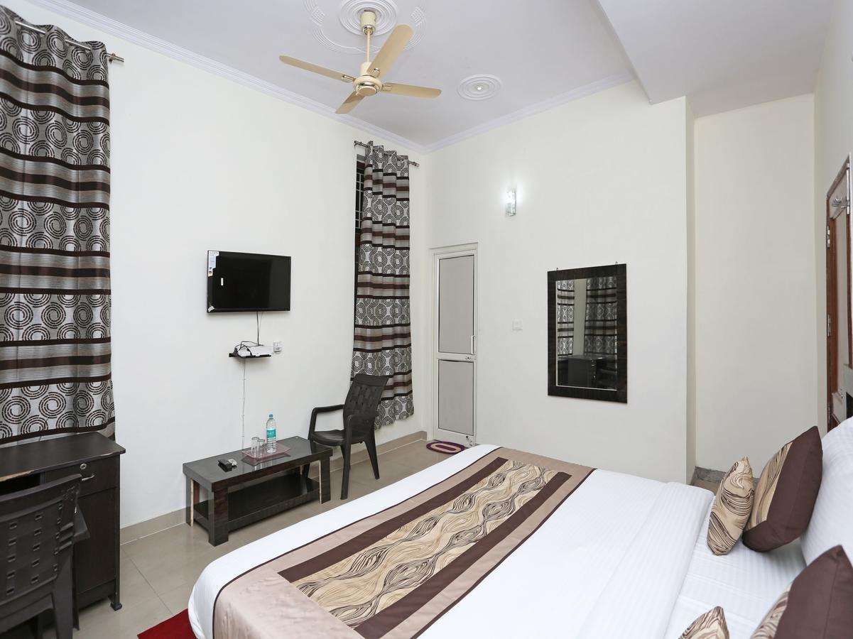 Oyo 8910 Celeste Inn Greater Noida Exterior foto