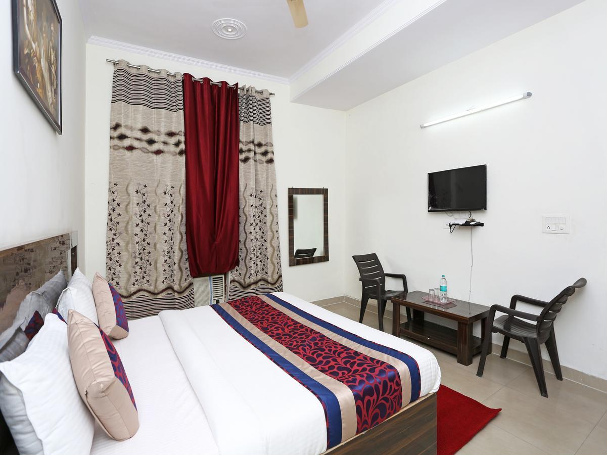 Oyo 8910 Celeste Inn Greater Noida Exterior foto