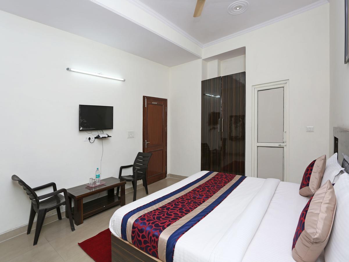 Oyo 8910 Celeste Inn Greater Noida Exterior foto