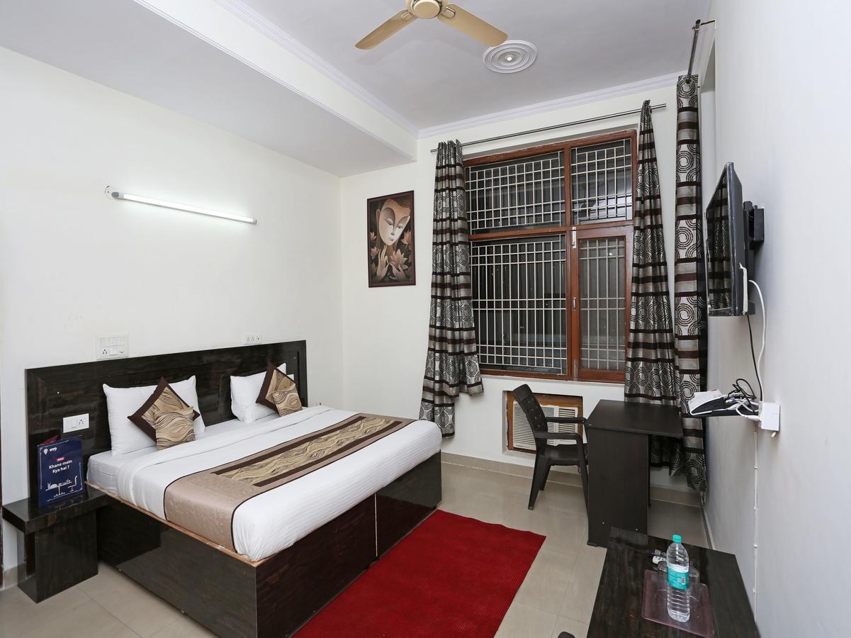 Oyo 8910 Celeste Inn Greater Noida Exterior foto